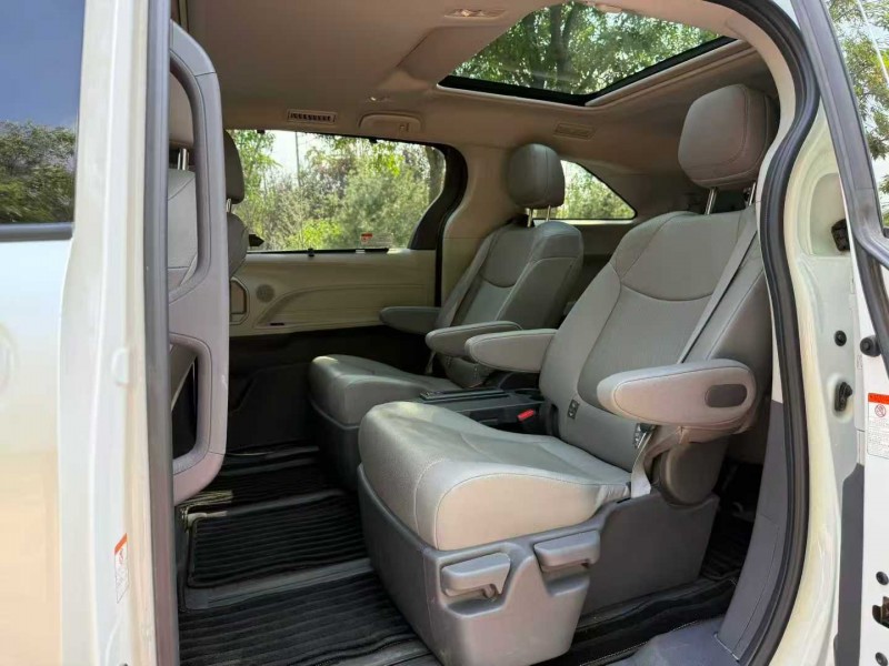 聊城24年丰田格兰维亚8