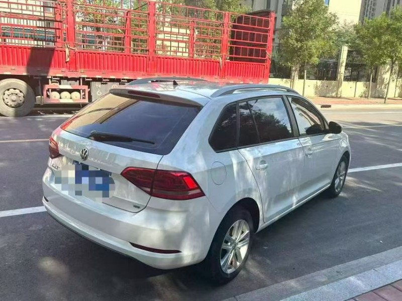 厦门17年大众桑塔纳4