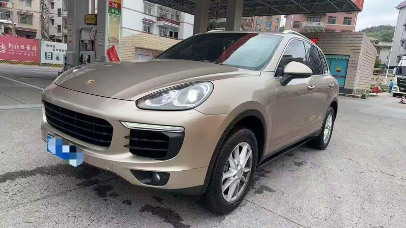 黄石17年保时捷卡宴2