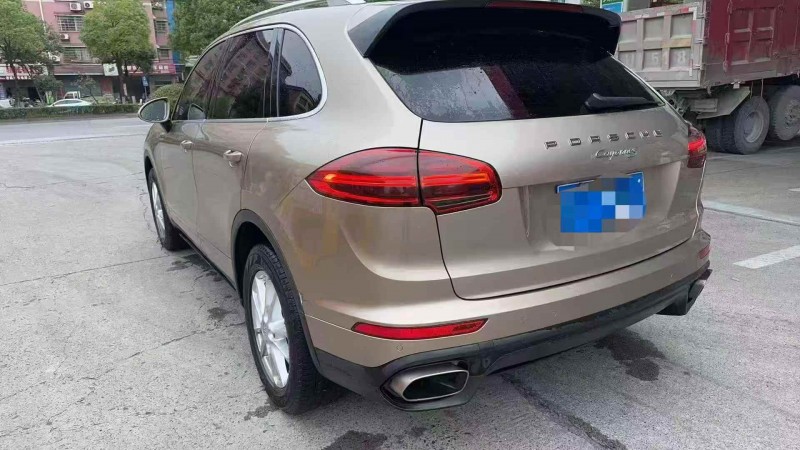 黄石17年保时捷卡宴7