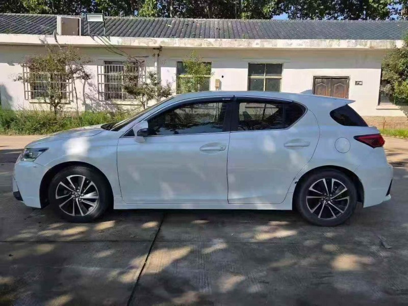 洛阳18年雷克萨斯CT7