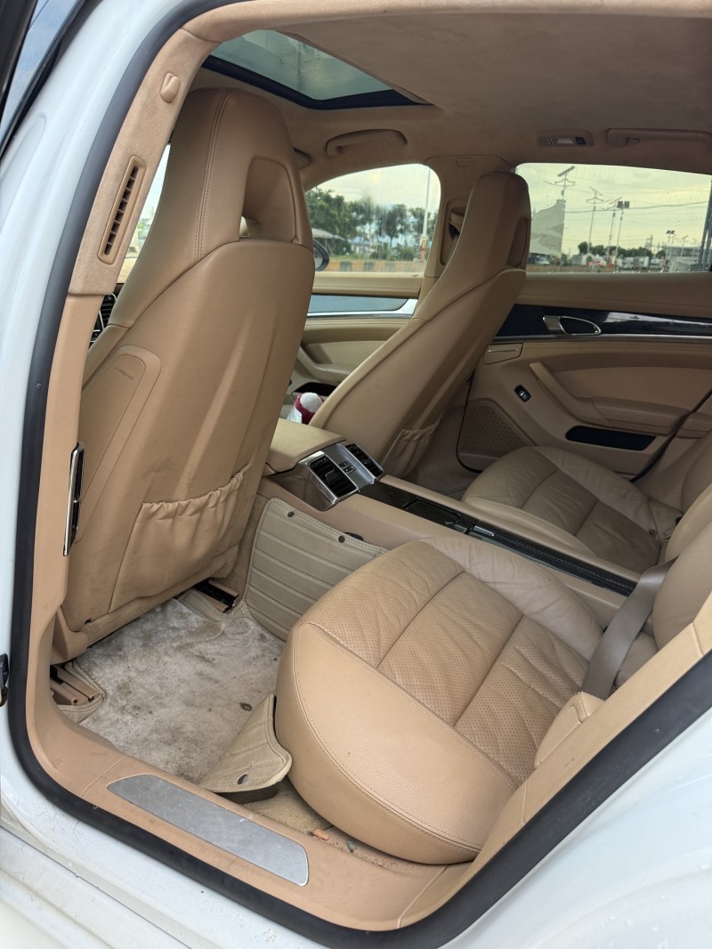 潮州12年保时捷帕拉梅拉4