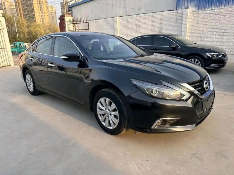 保定18年日产天籁2