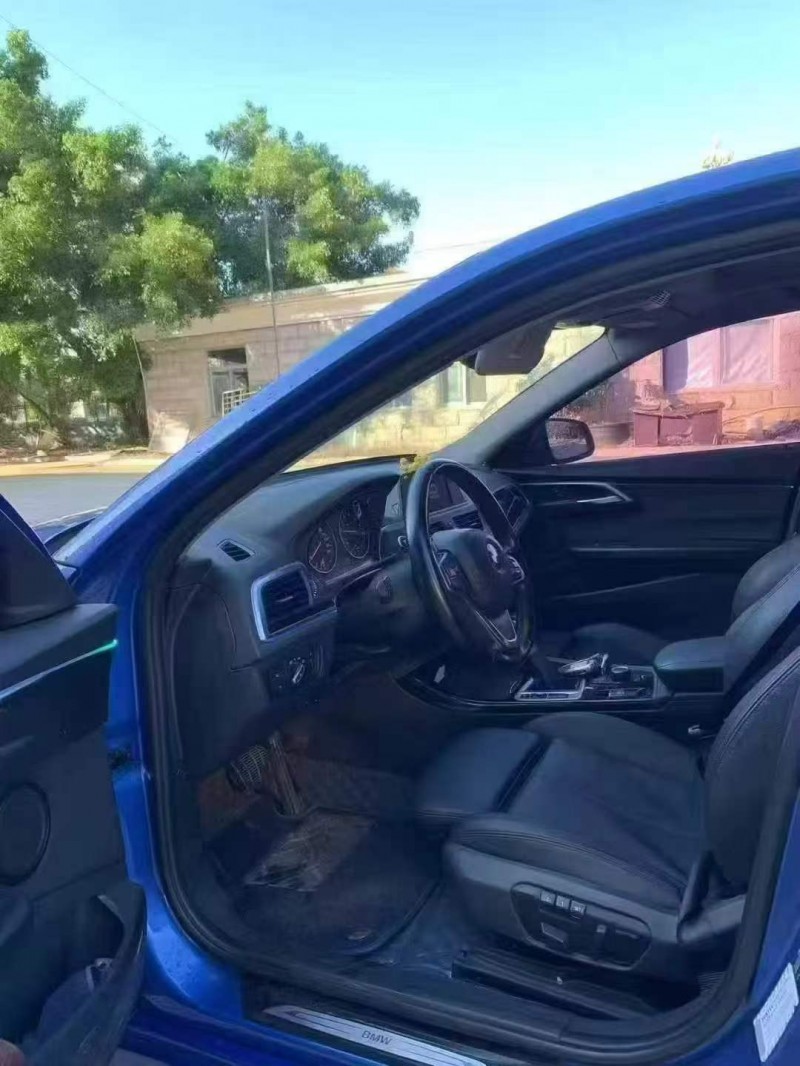 三明18年宝马1系7