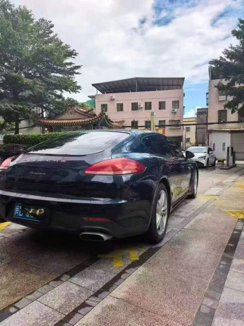 厦门14年保时捷帕拉梅拉8