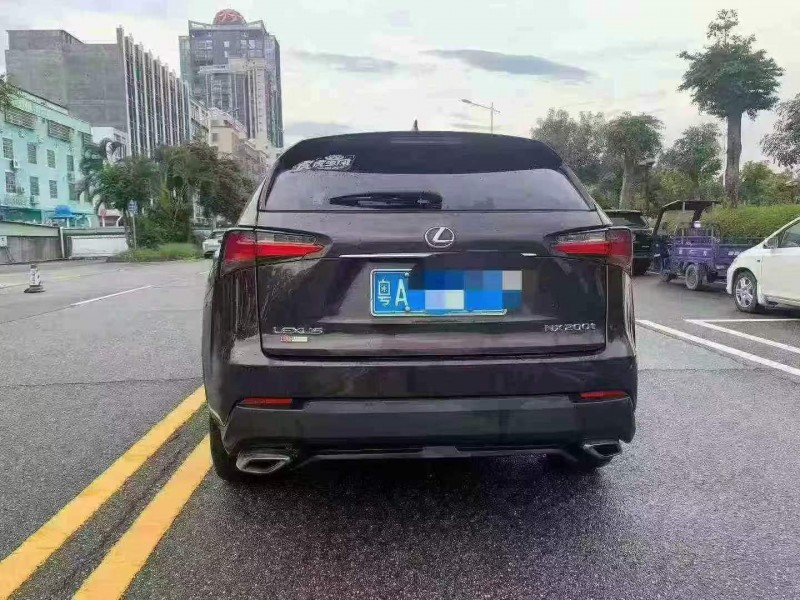 汕头15年雷克萨斯NX9