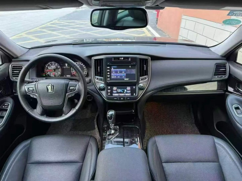 龙岩17年丰田皇冠3