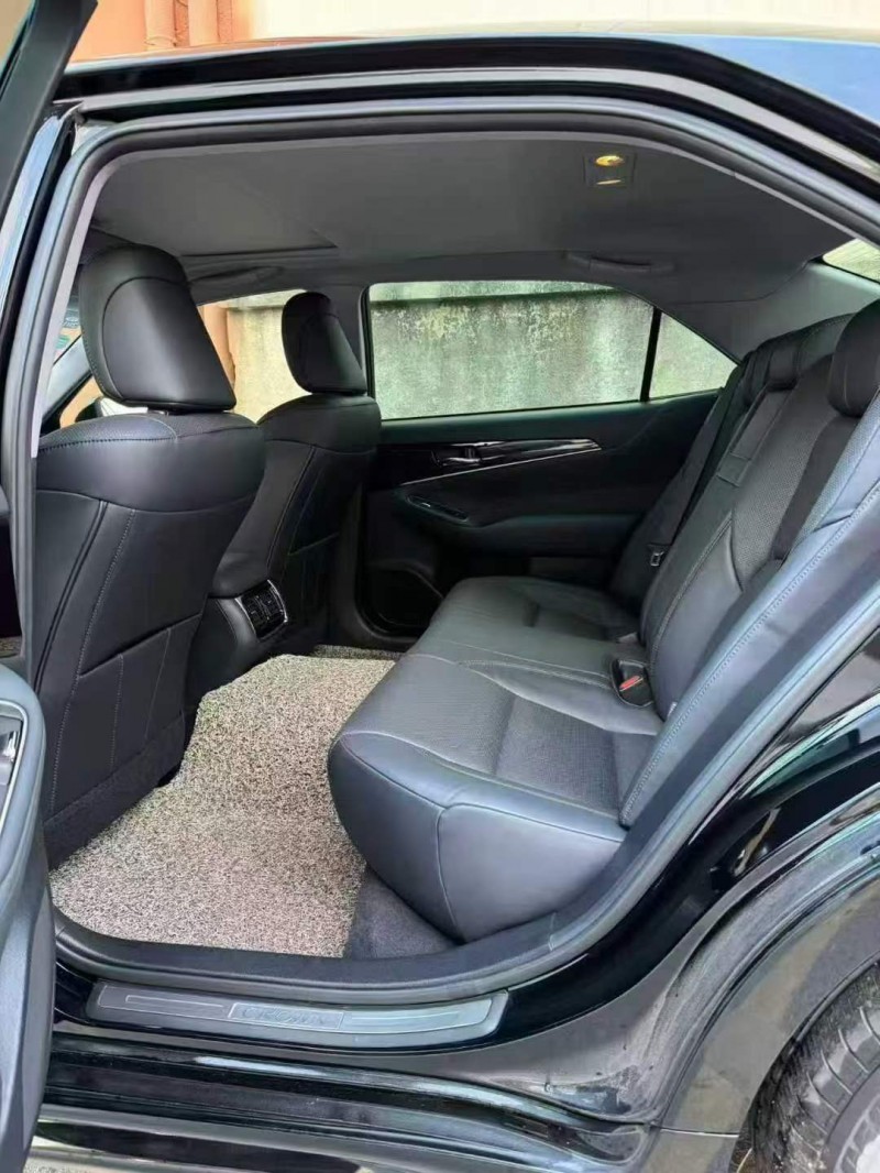 龙岩17年丰田皇冠5