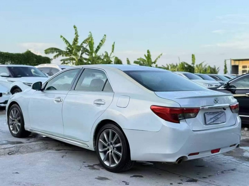 深圳15年丰田锐志7