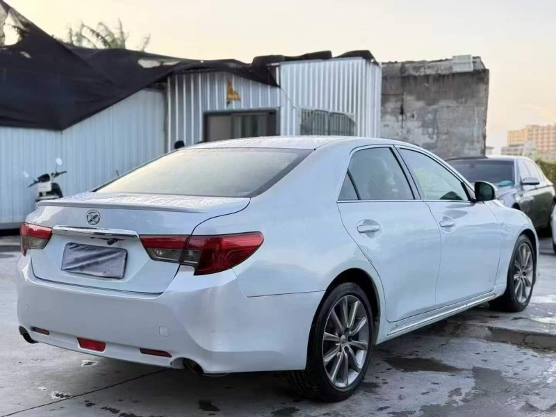 深圳15年丰田锐志8