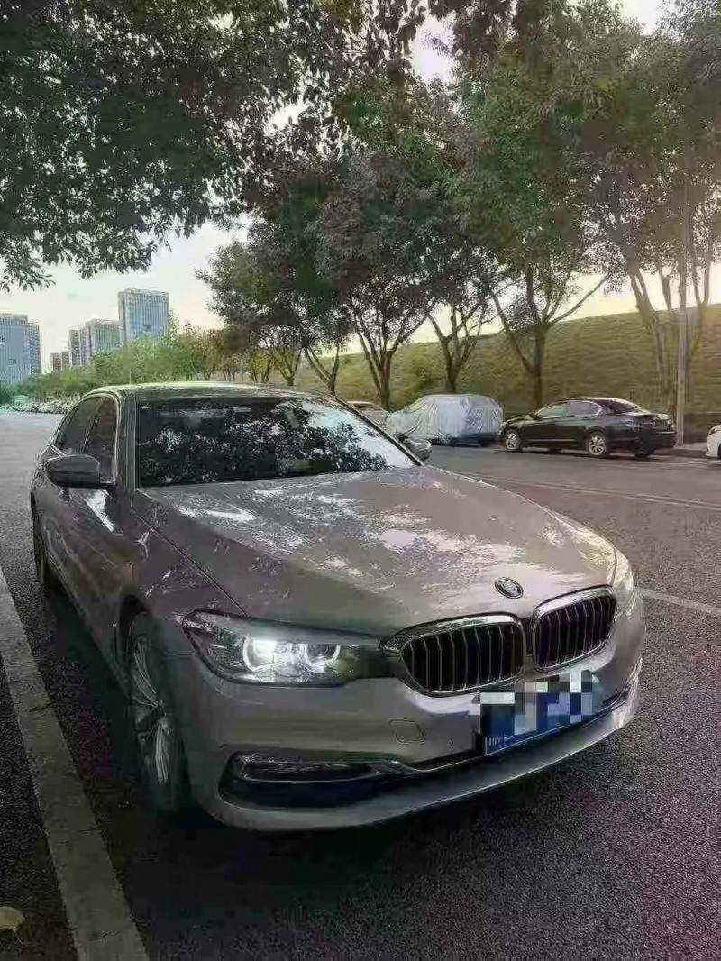 重庆18年宝马5系3