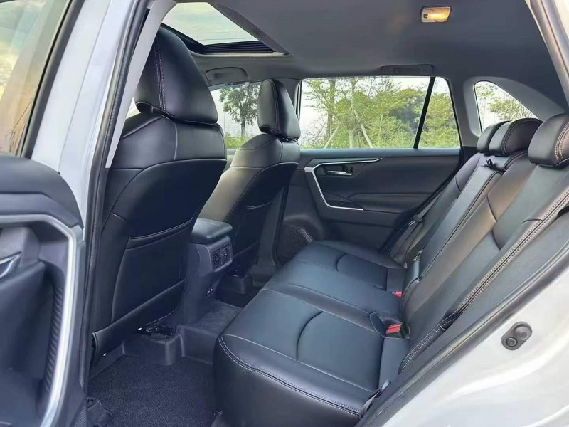 江门21年丰田RAV4荣放4