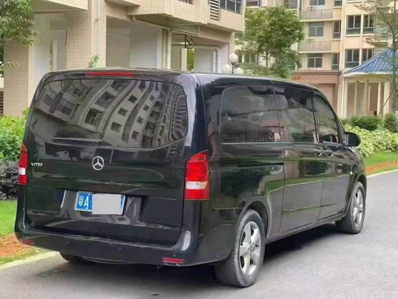 汕头21年奔驰威霆8