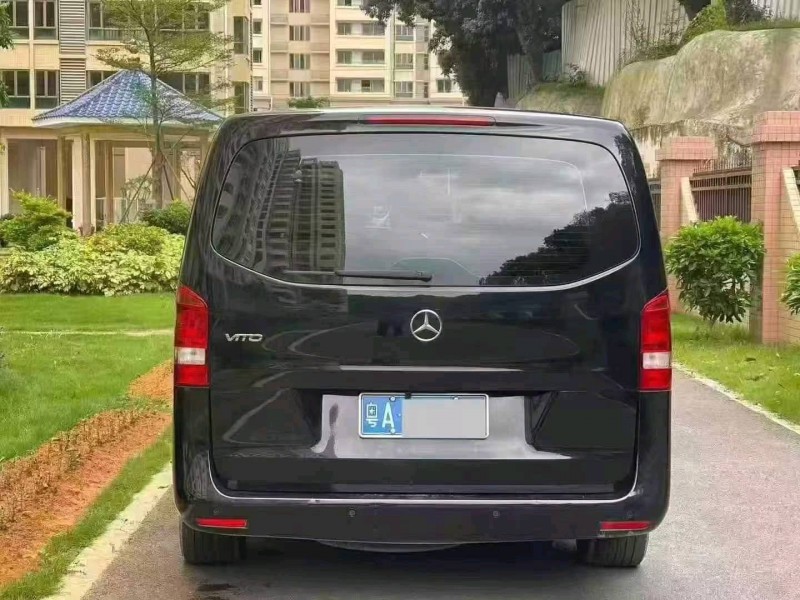 汕头21年奔驰威霆9