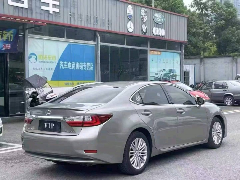 安顺18年雷克萨斯ES5