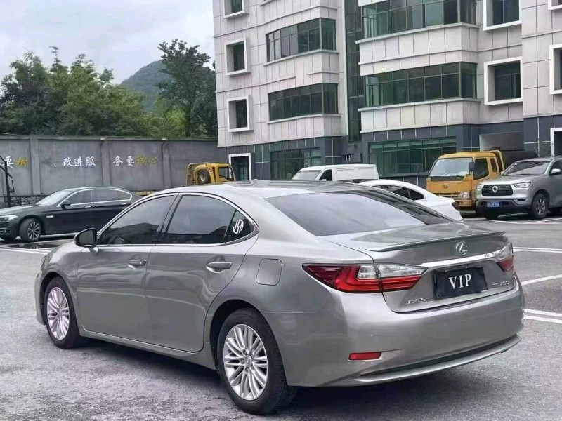 安顺18年雷克萨斯ES6