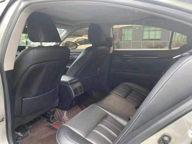 安顺18年雷克萨斯ES7