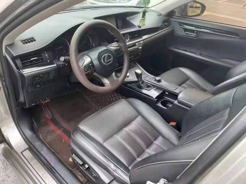 安顺18年雷克萨斯ES8