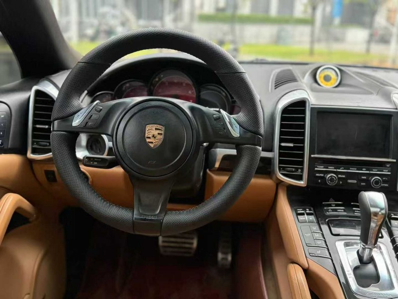 广州13年保时捷卡宴7