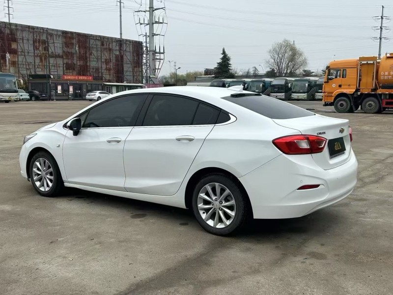 宿迁17年雪佛兰科鲁兹8