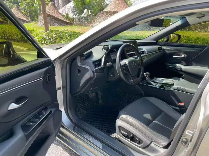 广州21年雷克萨斯ES4