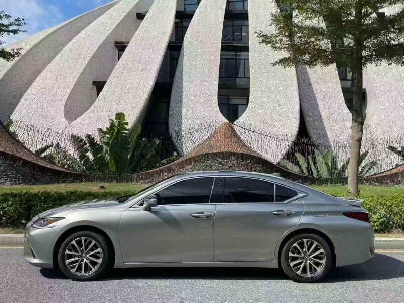 广州21年雷克萨斯ES8