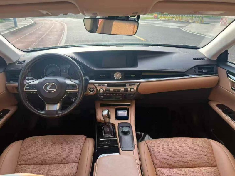 广州17年雷克萨斯ES5