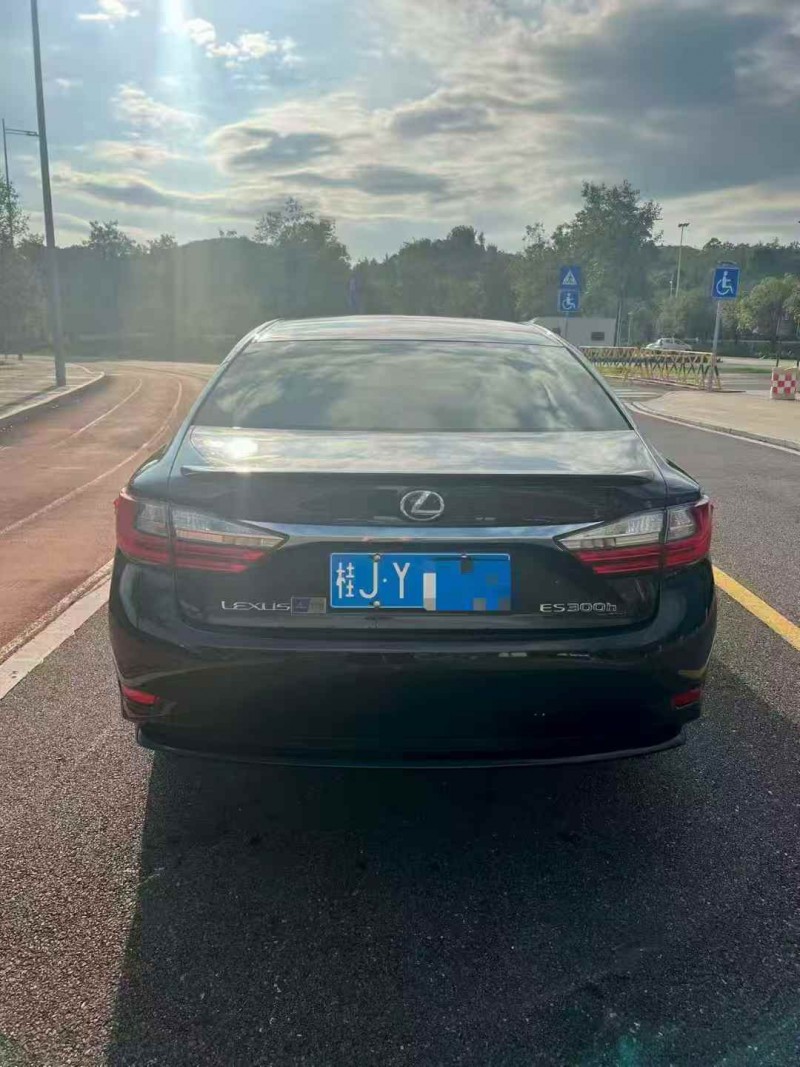 广州17年雷克萨斯ES9