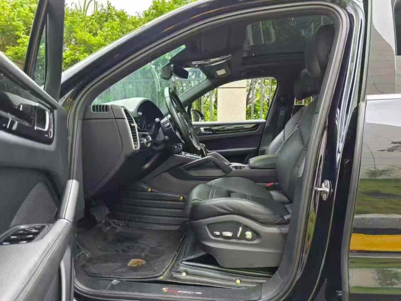 广州20年保时捷卡宴4