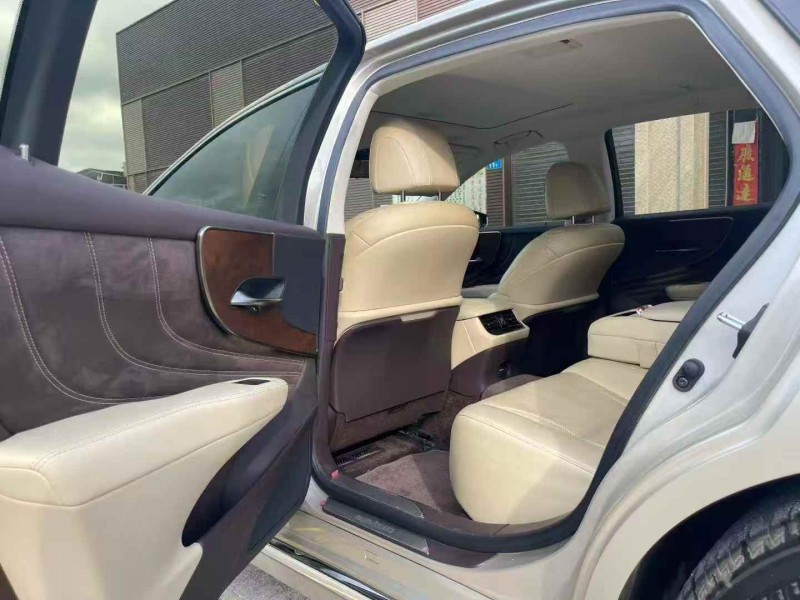 广州18年雷克萨斯LS4