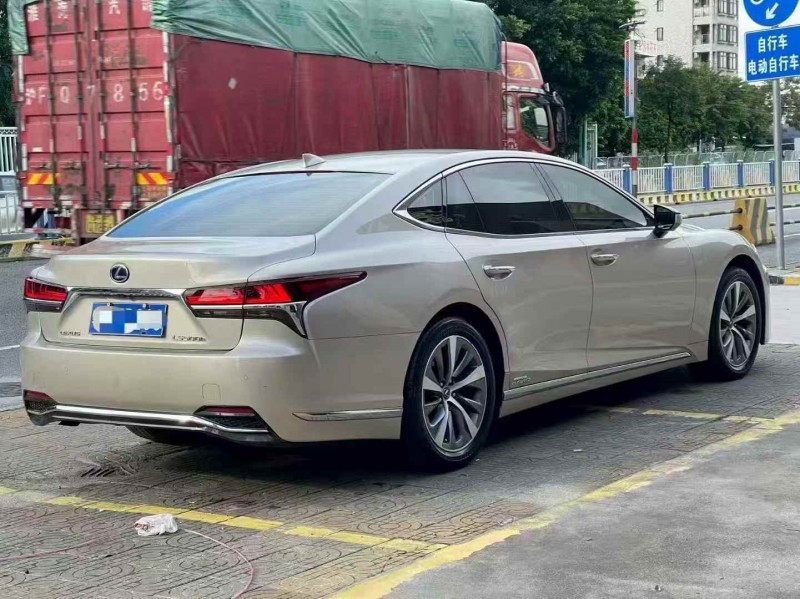 广州18年雷克萨斯LS8