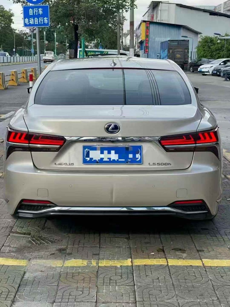 广州18年雷克萨斯LS9