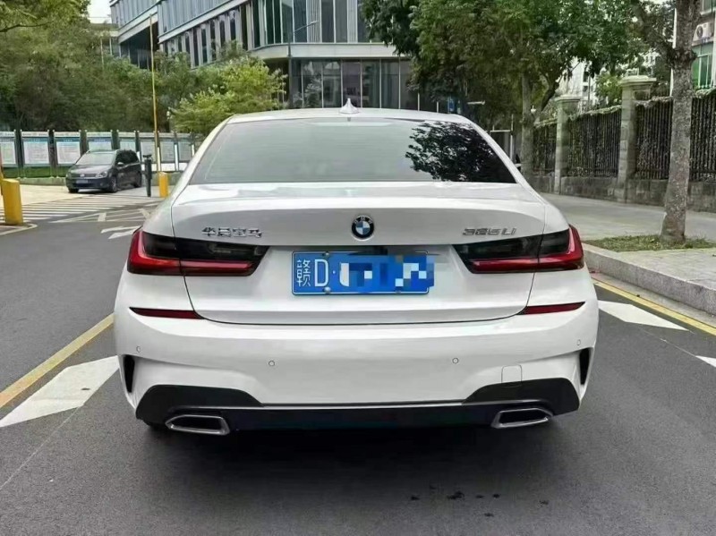 广州22年宝马3系9