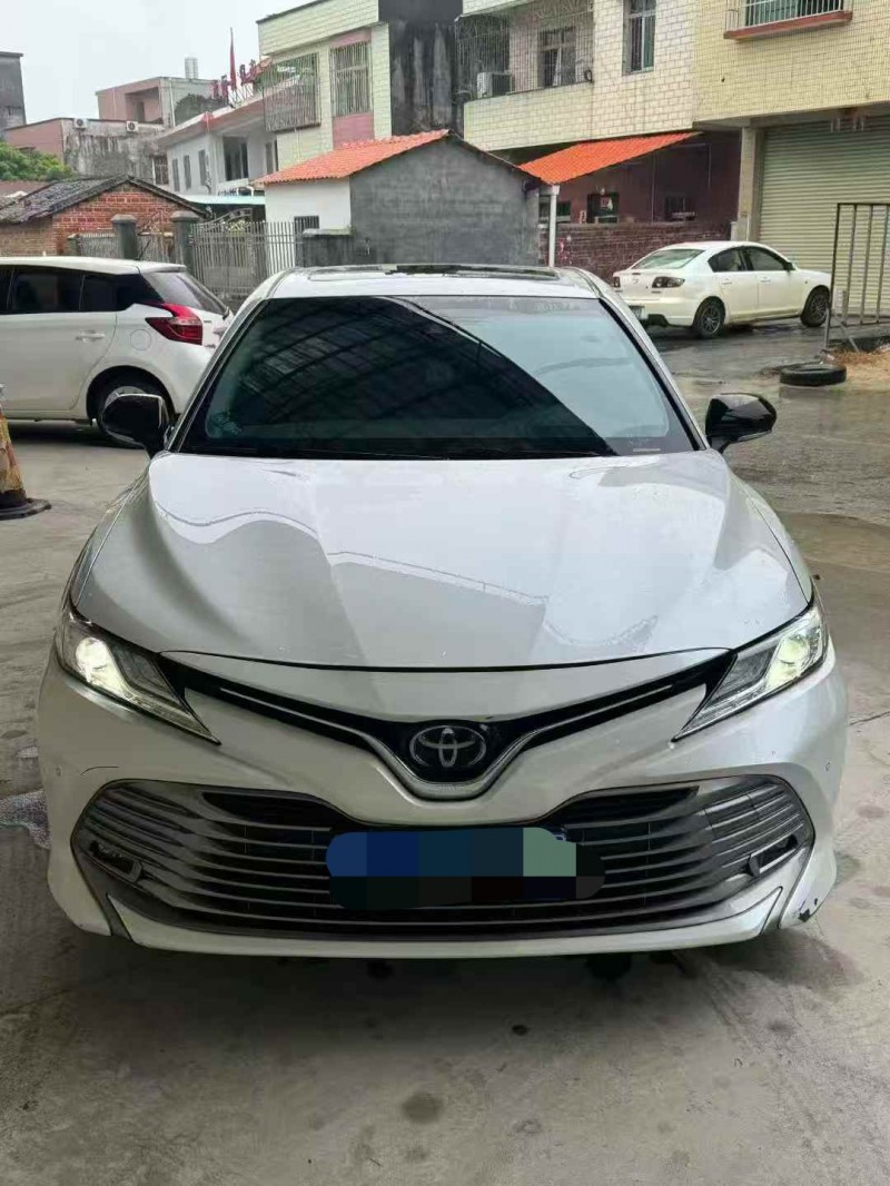 广州18年丰田凯美瑞1