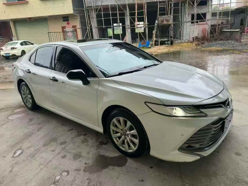 广州18年丰田凯美瑞5