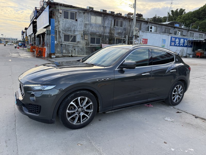 潮州17年玛莎拉蒂Levante2