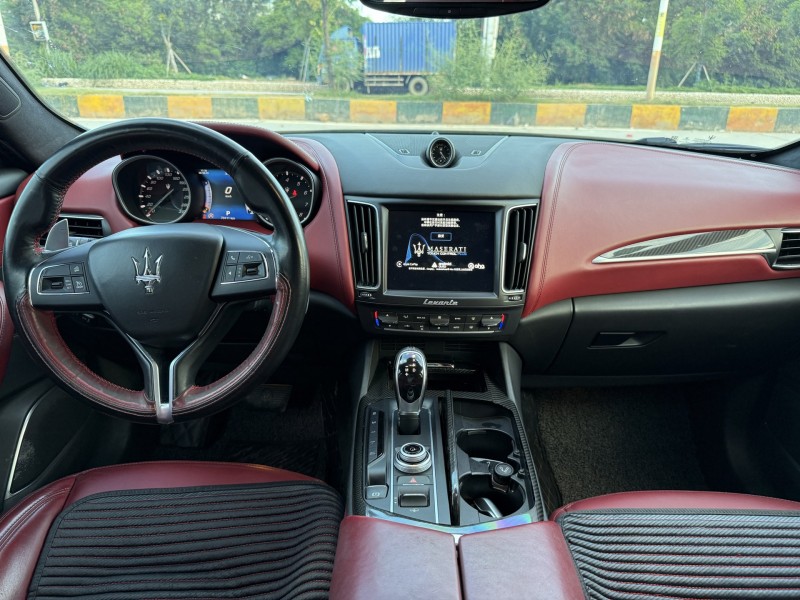 潮州17年玛莎拉蒂Levante5