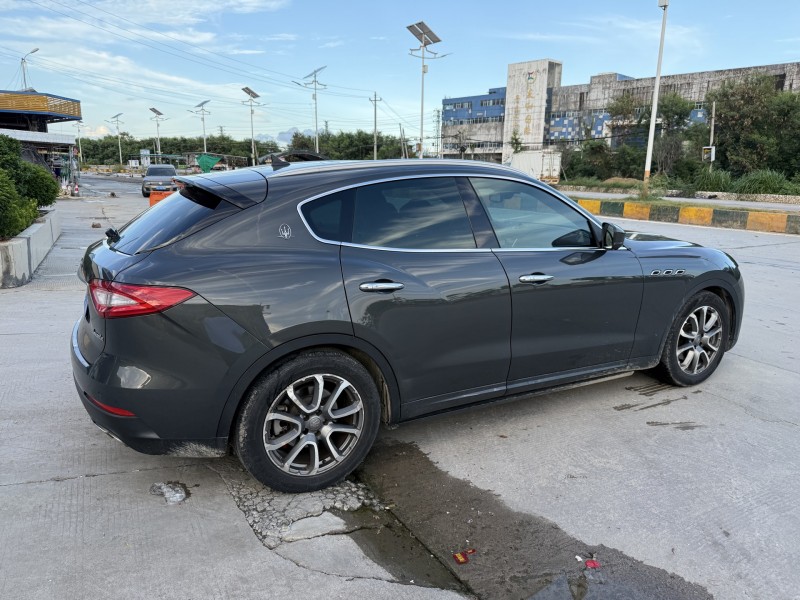 潮州17年玛莎拉蒂Levante8