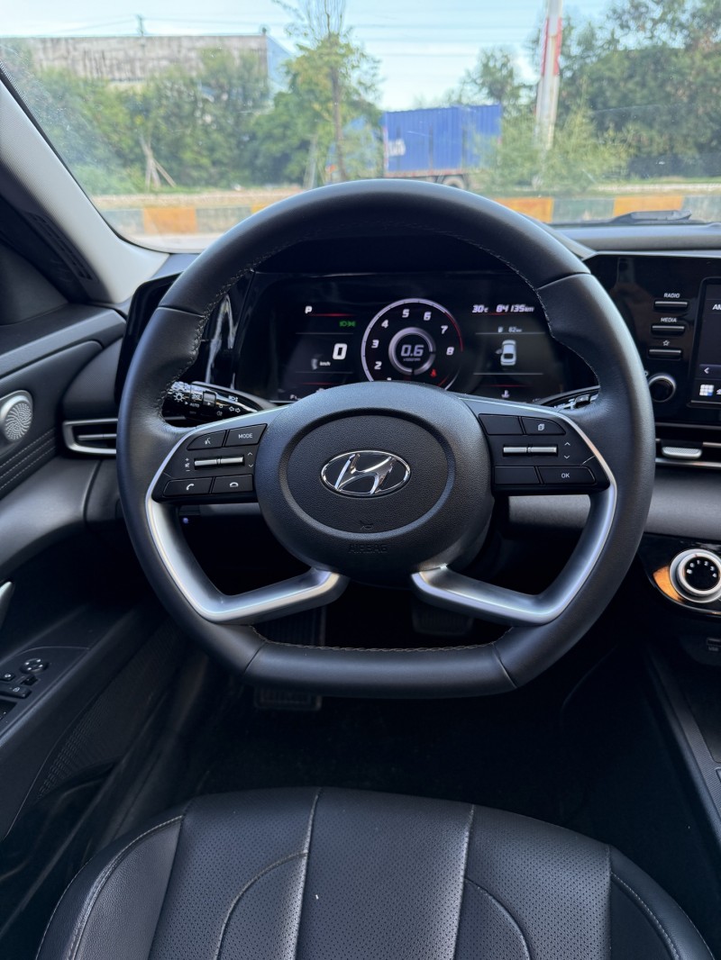 潮州22年现代伊兰特6