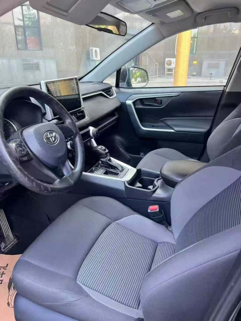 青岛22年丰田威兰达5