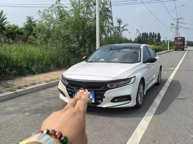 青岛20年本田雅阁2