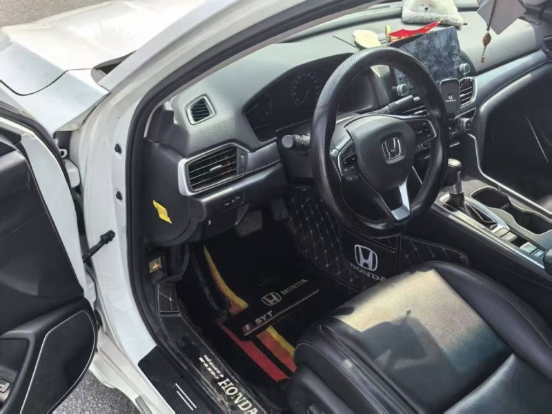 青岛20年本田雅阁4