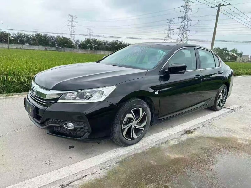 青岛17年本田雅阁3