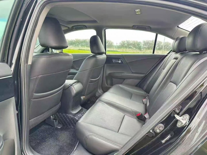 青岛17年本田雅阁4