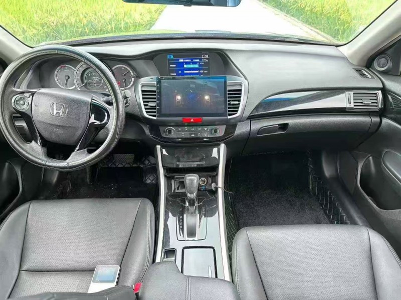 青岛17年本田雅阁5