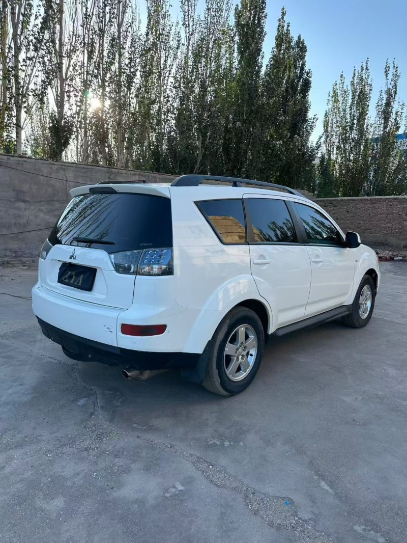 乌海12年三菱欧蓝德4