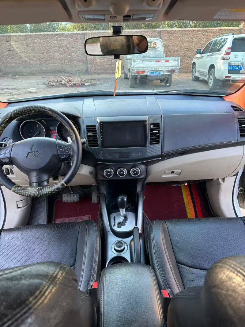 乌海12年三菱欧蓝德5