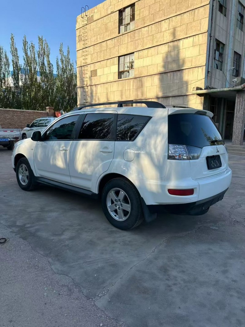 乌海12年三菱欧蓝德6