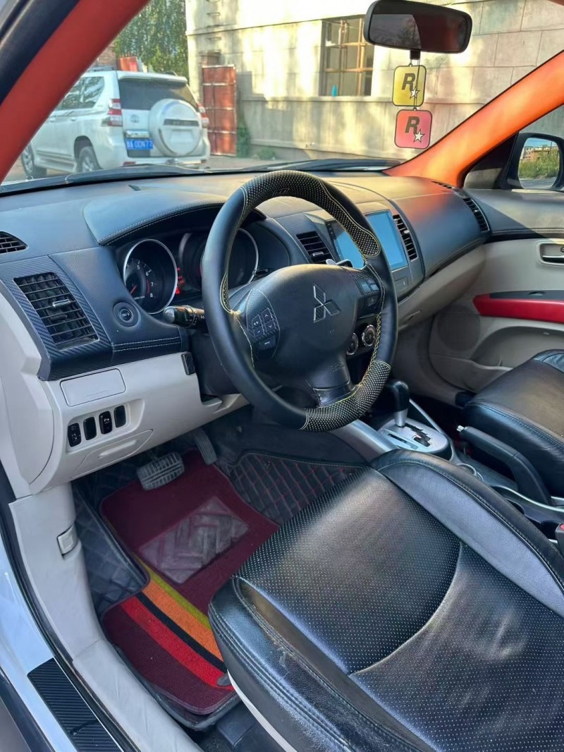 乌海12年三菱欧蓝德7