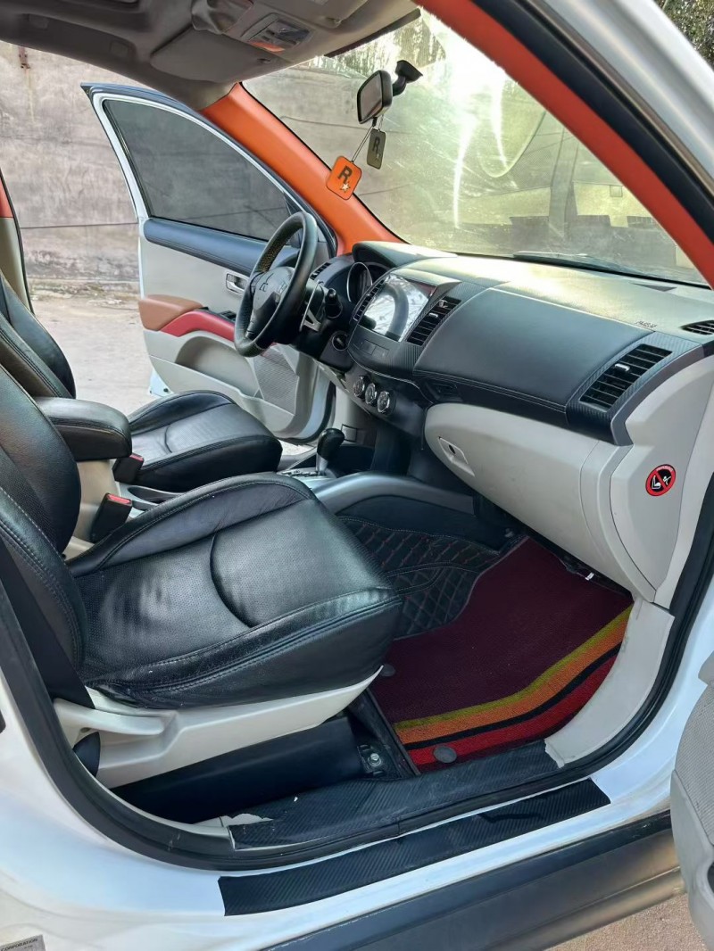 乌海12年三菱欧蓝德8